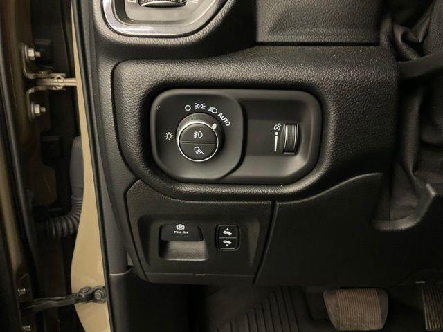 2020 Ram 1500 Big Horn Crew Cab 4x4 5'7" Box
