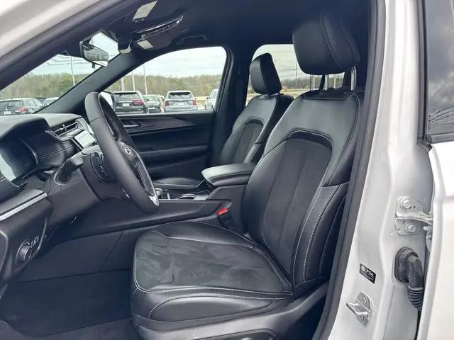 2025 Jeep Grand Cherokee Altitude 4x4