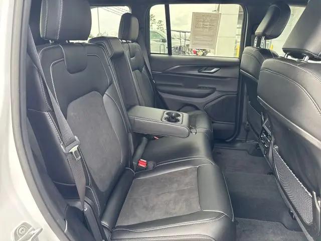 2025 Jeep Grand Cherokee Altitude 4x4