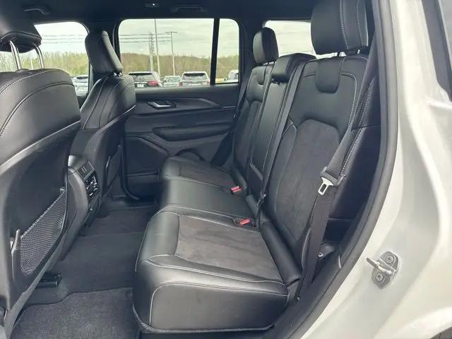 2025 Jeep Grand Cherokee Altitude 4x4