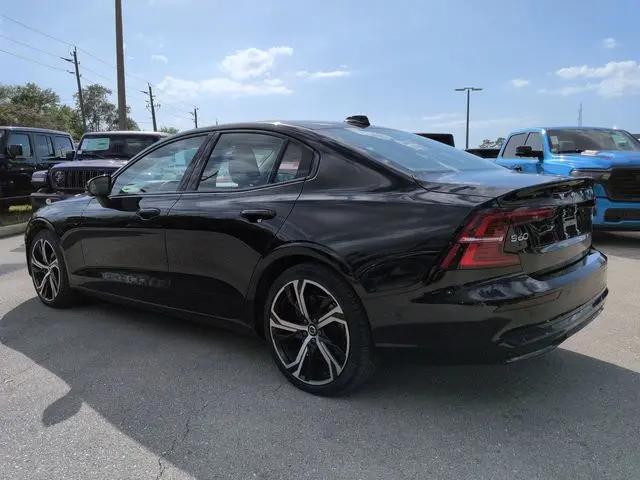 2024 Volvo S60 B5 Plus Dark Theme