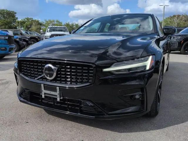 2024 Volvo S60 B5 Plus Dark Theme