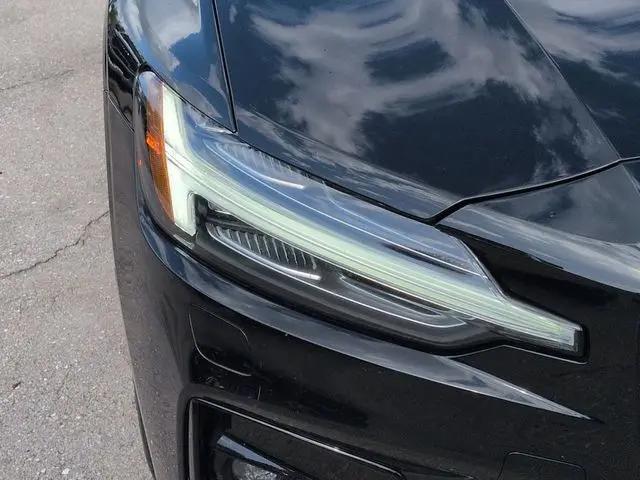 2024 Volvo S60 B5 Plus Dark Theme