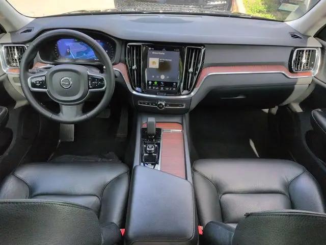 2024 Volvo S60 B5 Plus Dark Theme