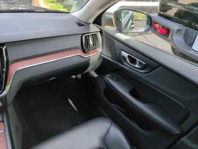 2024 Volvo S60 B5 Plus Dark Theme
