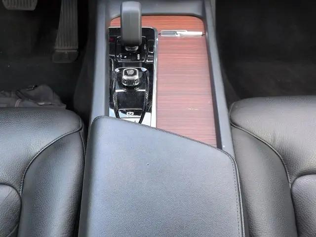 2024 Volvo S60 B5 Plus Dark Theme