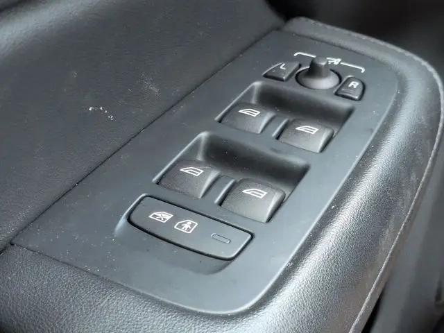 2024 Volvo S60 B5 Plus Dark Theme