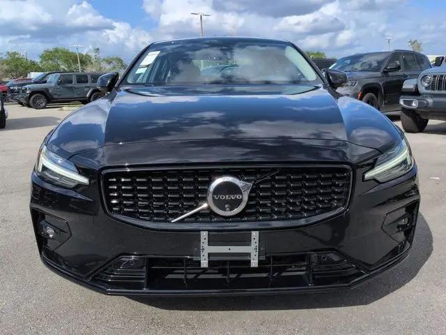2024 Volvo S60 B5 Plus Dark Theme