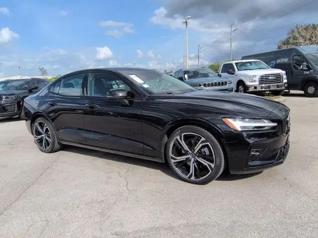 2024 Volvo S60 B5 Plus Dark Theme