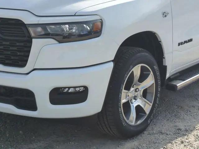 2026 Ram 1500 Express Crew Cab 4x4 57 Box