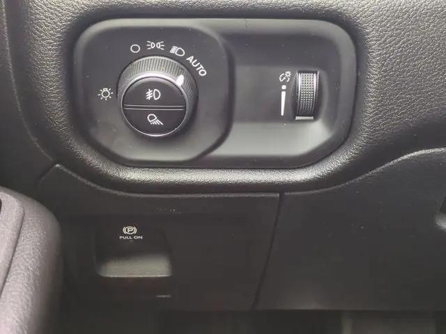 2026 Ram 1500 Express Crew Cab 4x4 57 Box