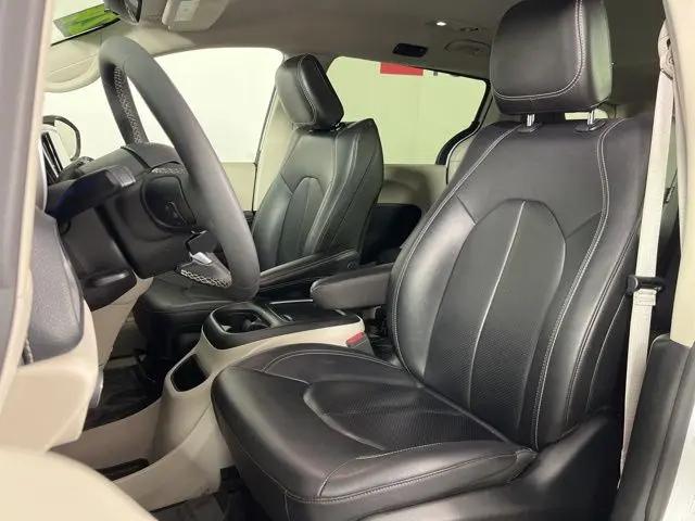 2024 Chrysler Pacifica Hybrid Select