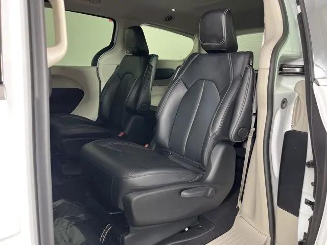 2024 Chrysler Pacifica Hybrid Select