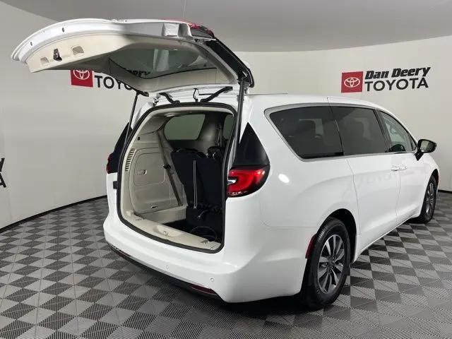 2024 Chrysler Pacifica Hybrid Select