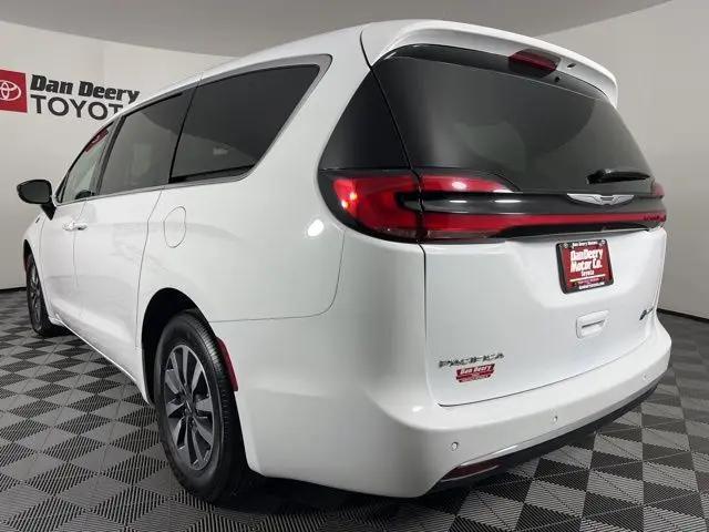 2024 Chrysler Pacifica Hybrid Select