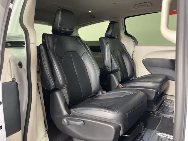2024 Chrysler Pacifica Hybrid Select