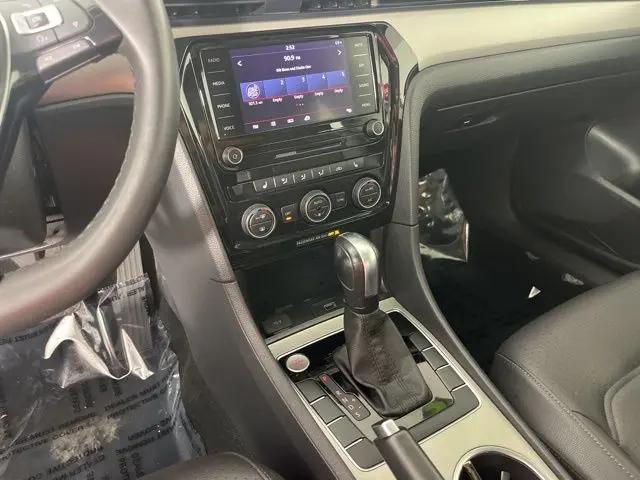 2022 Volkswagen Passat 2.0T SE