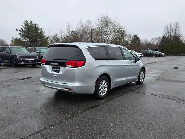 2023 Chrysler Voyager LX