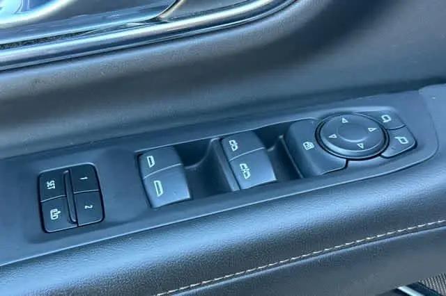 2024 Chevrolet Suburban 4WD LT