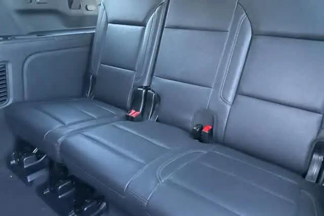 2024 Chevrolet Suburban 4WD LT