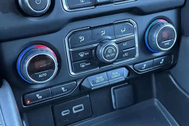 2024 Chevrolet Suburban 4WD LT