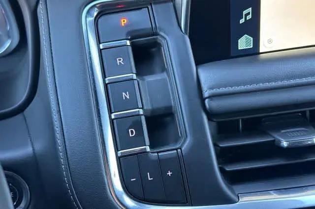 2024 Chevrolet Suburban 4WD LT