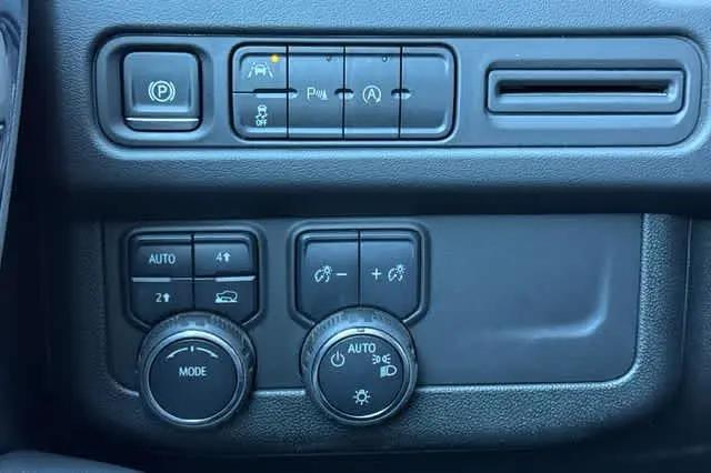 2024 Chevrolet Suburban 4WD LT