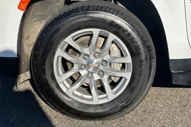2024 Chevrolet Suburban 4WD LT