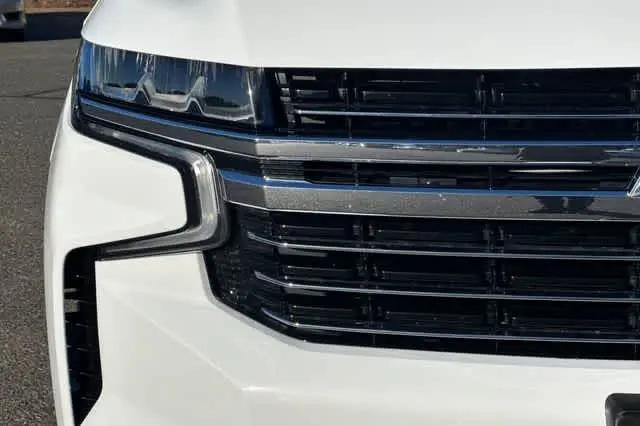 2024 Chevrolet Suburban 4WD LT