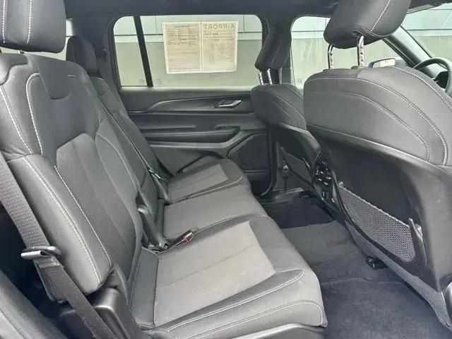2025 Jeep Grand Cherokee L Laredo 4x4