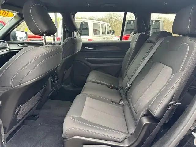 2025 Jeep Grand Cherokee L Laredo 4x4