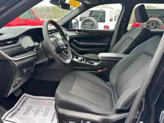 2025 Jeep Grand Cherokee L Laredo 4x4
