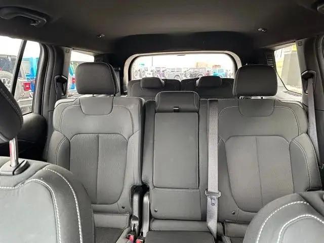 2025 Jeep Grand Cherokee L Laredo 4x4