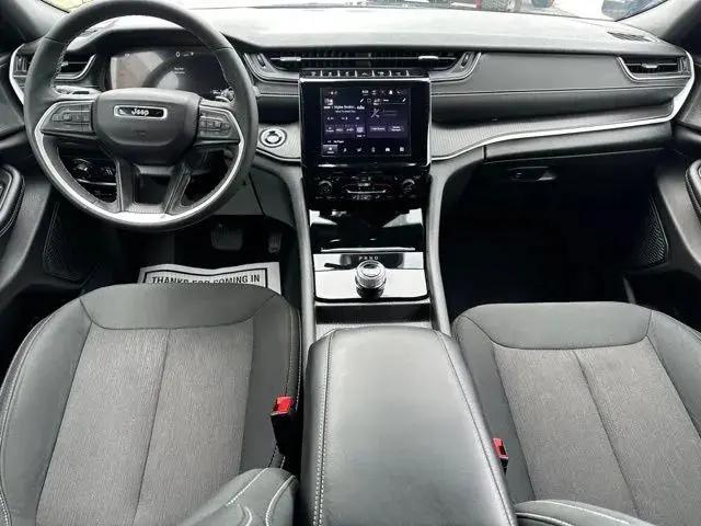 2025 Jeep Grand Cherokee L Laredo 4x4
