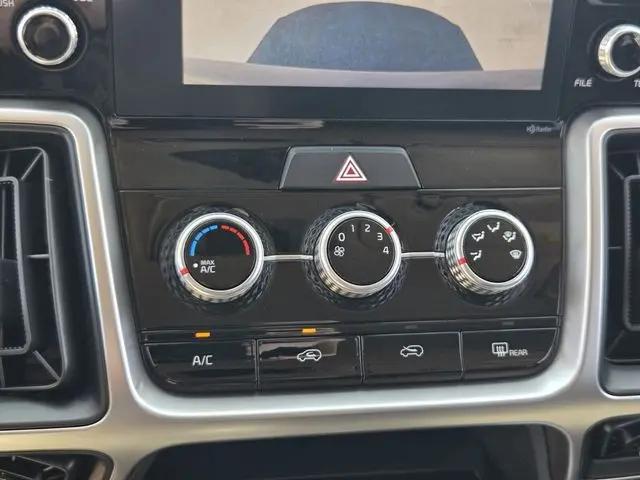 2022 Kia Sorento LX