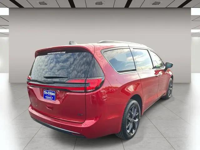 2026 Chrysler Pacifica Select AWD