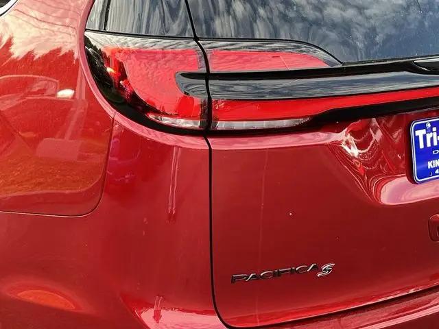 2026 Chrysler Pacifica Select AWD