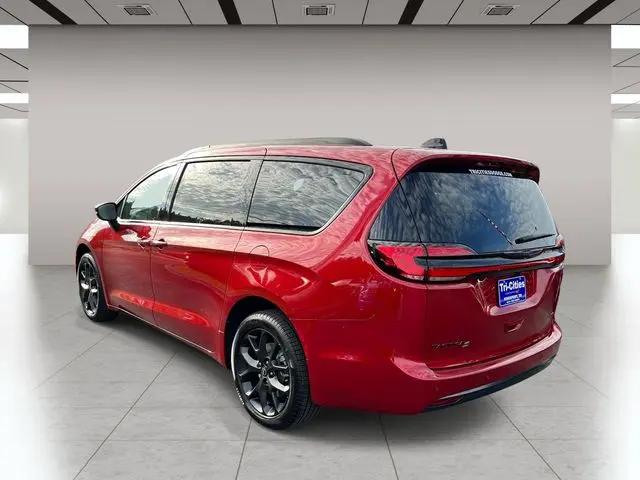 2026 Chrysler Pacifica Select AWD