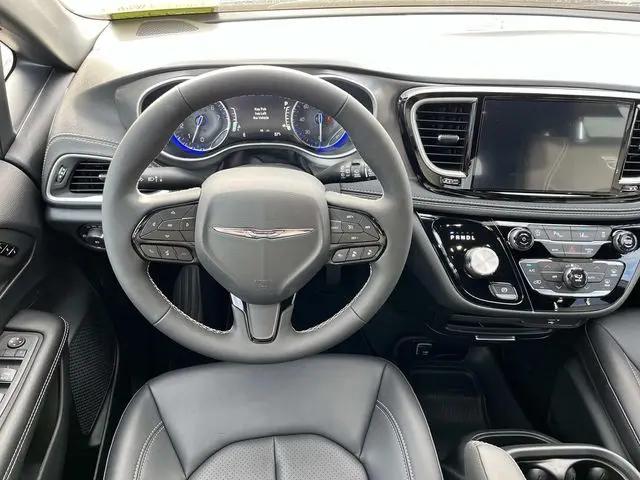 2026 Chrysler Pacifica Select AWD