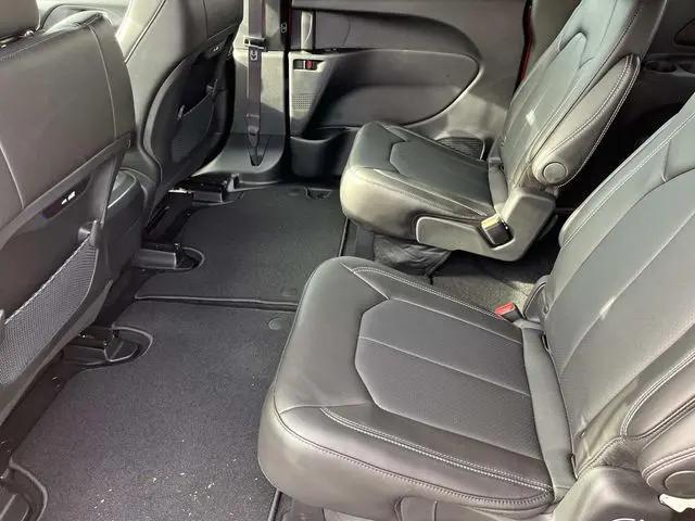 2026 Chrysler Pacifica Select AWD