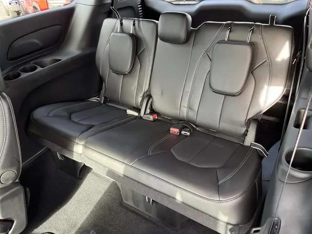 2026 Chrysler Pacifica Select AWD