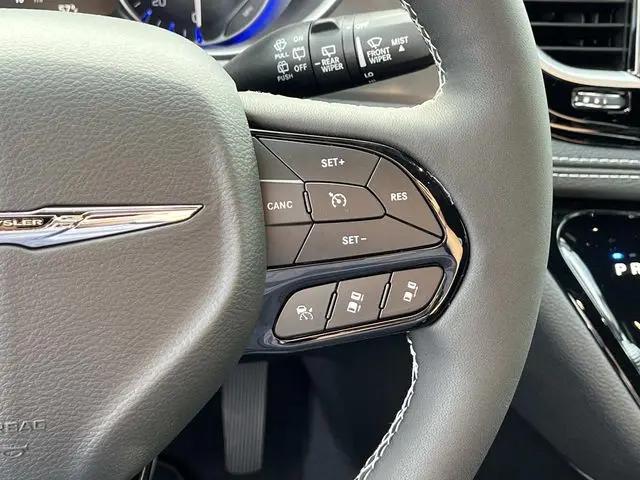 2026 Chrysler Pacifica Select AWD
