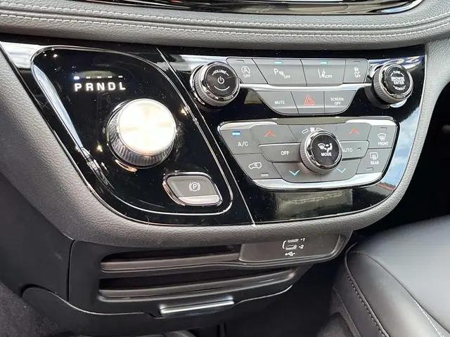 2026 Chrysler Pacifica Select AWD