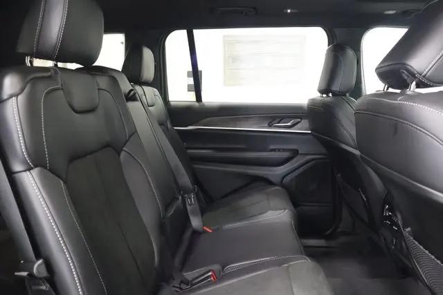 2026 Jeep Grand Cherokee L Altitude 4x4