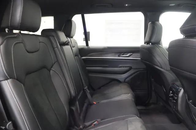 2026 Jeep Grand Cherokee L Altitude 4x4