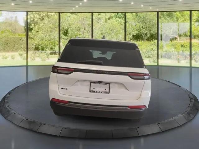 2026 Jeep Grand Cherokee Altitude 4x4