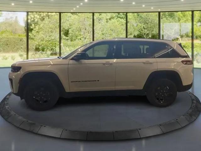 2026 Jeep Grand Cherokee Altitude 4x4
