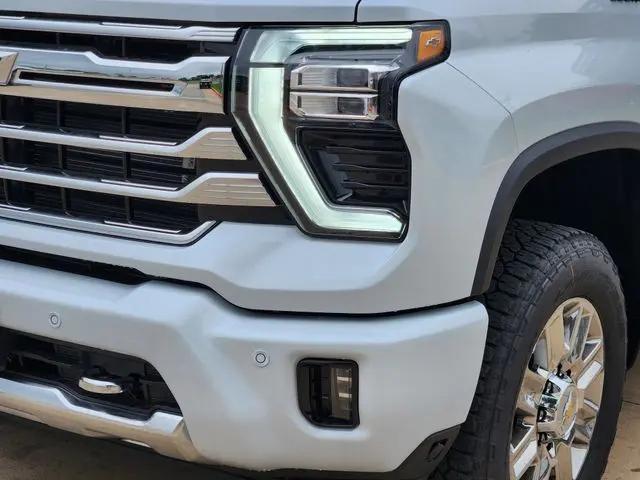 2026 Chevrolet Silverado 2500HD Crew Cab, Standard Bed, High Country, 4WD