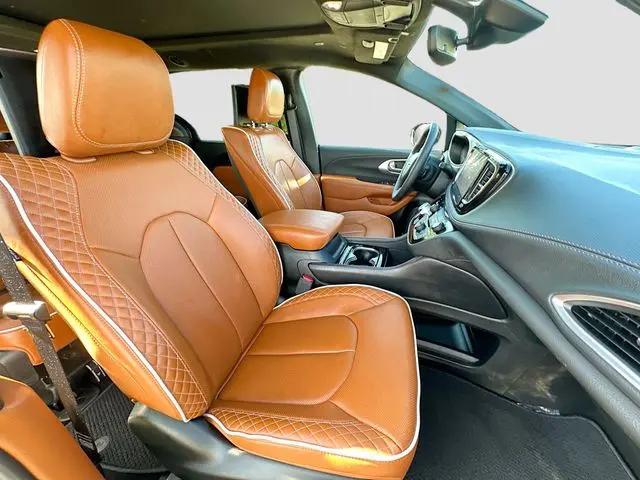 2025 Chrysler Pacifica Hybrid Pinnacle