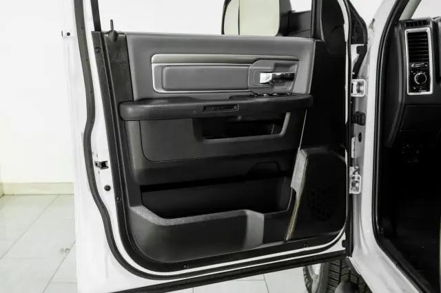 2023 Ram 1500 Classic SLT Crew Cab 4x4 5'7" Box